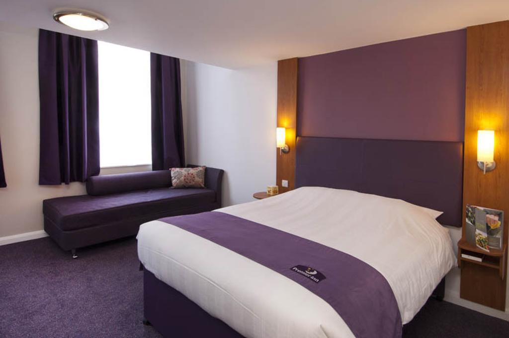 Premier Inn Reading Central ภายนอก รูปภาพ