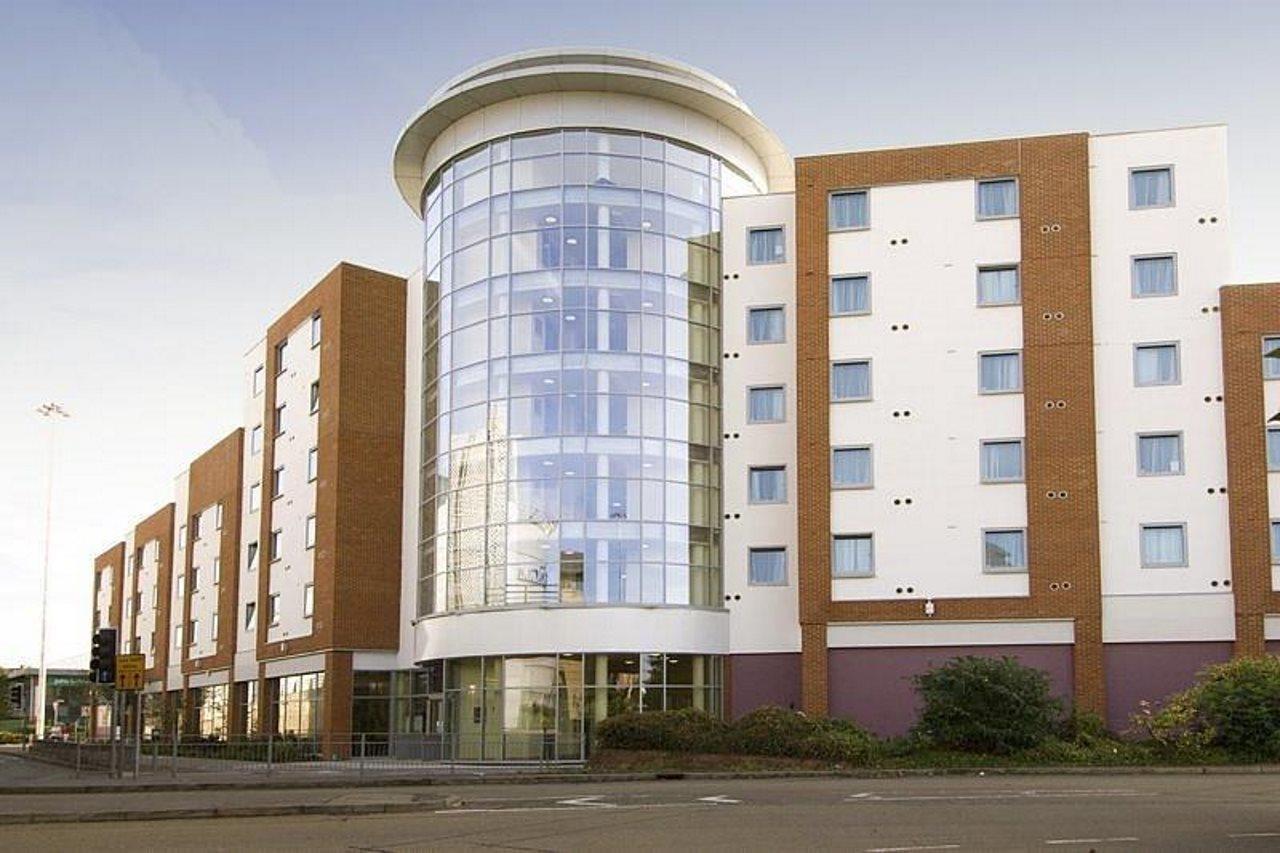 Premier Inn Reading Central ภายนอก รูปภาพ