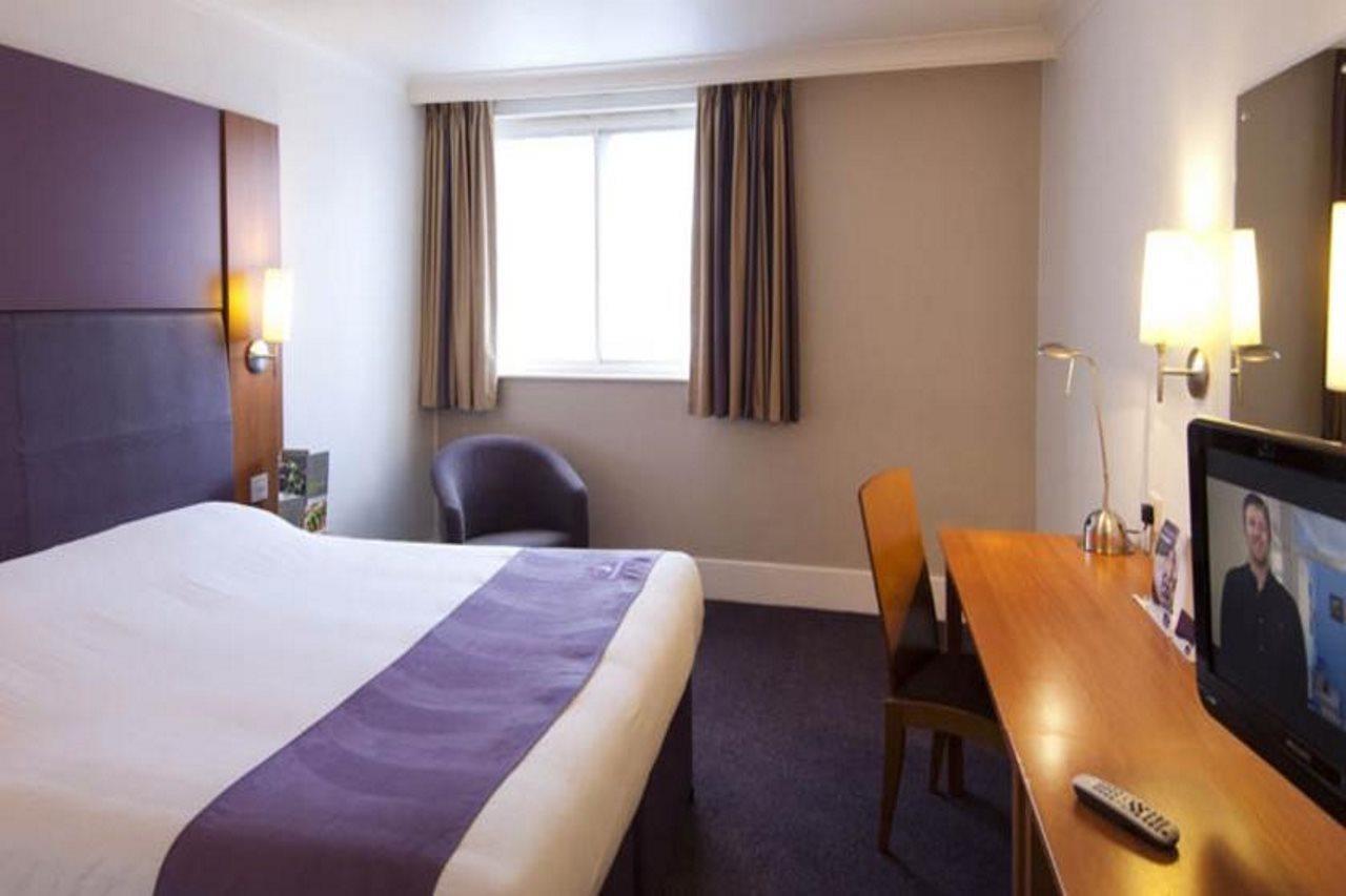 Premier Inn Reading Central ภายนอก รูปภาพ