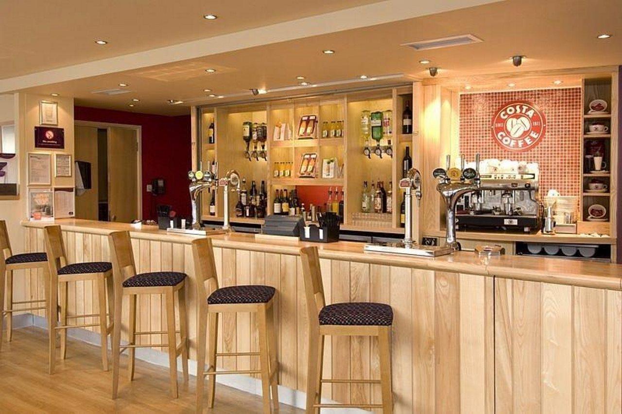 Premier Inn Reading Central ภายนอก รูปภาพ