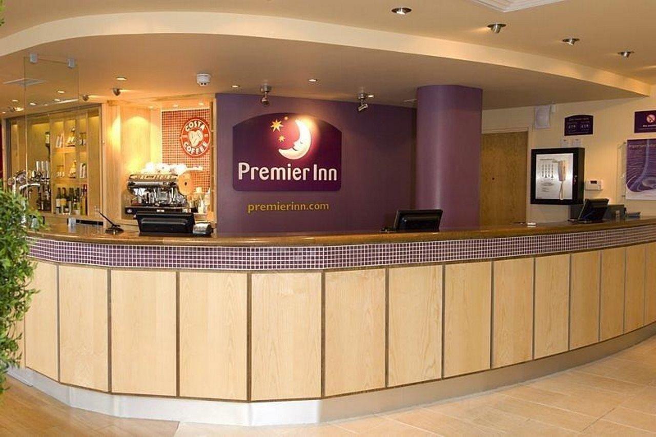 Premier Inn Reading Central ภายนอก รูปภาพ
