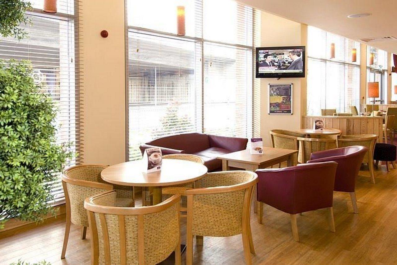 Premier Inn Reading Central ภายนอก รูปภาพ