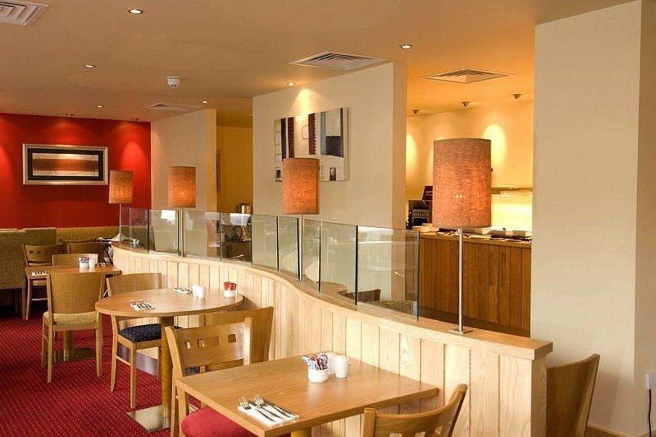 Premier Inn Reading Central ภายนอก รูปภาพ