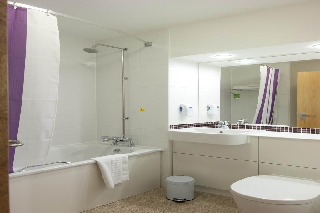 Premier Inn Reading Central ภายนอก รูปภาพ