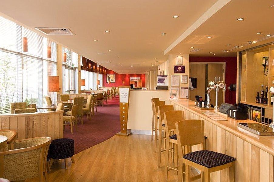 Premier Inn Reading Central ภายนอก รูปภาพ