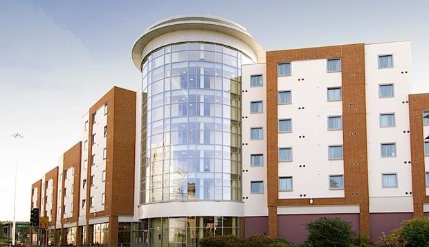Premier Inn Reading Central ภายนอก รูปภาพ